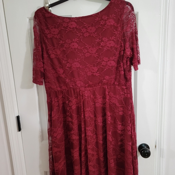 Love Squared lace overlay dress, size 2x but fits like a 16/18 - Picture 3 of 3